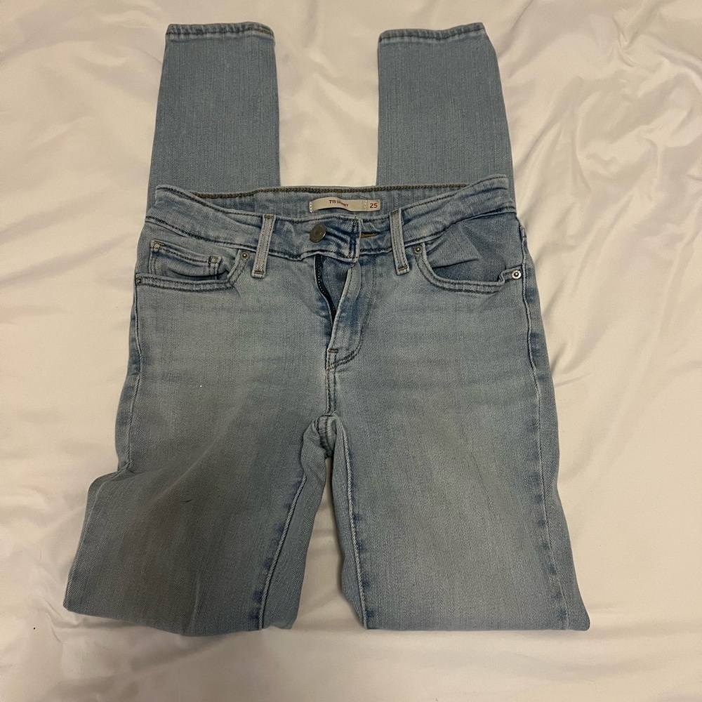 Levi’s 711 Skinny Jeans
